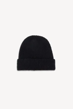 Janessa Leoné Piper hat in black