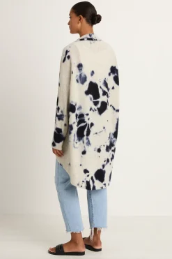 Suzusan Cashmere Seamless Upside Down Cape - Madara Shibori Black / Li